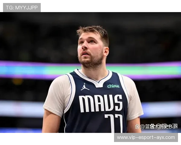 东契奇随手一传助攻空位三分命中，独行侠掌控进攻节奏