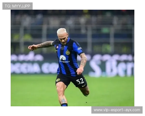 国际米兰后场调度顺畅，上半场节奏被牢牢掌控